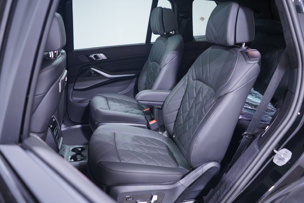New 2027 Black Sapphire Metallic BMW xDrive40i image 10