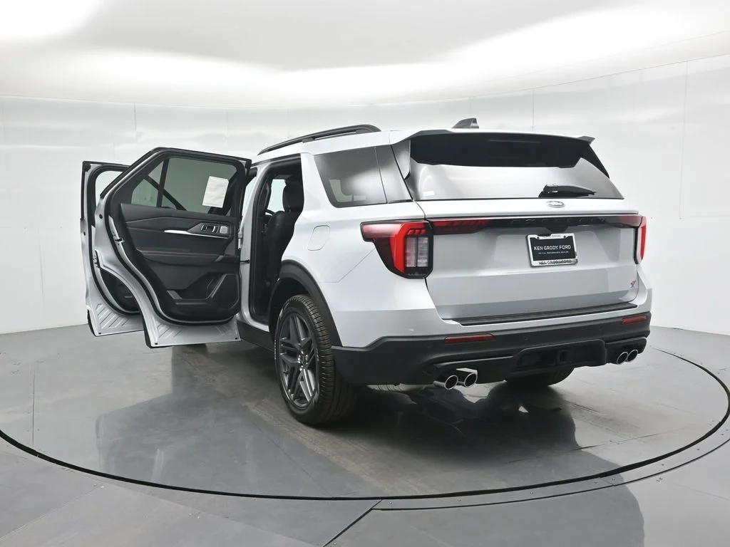 New 2026 Space White Metallic Ford ST image 32