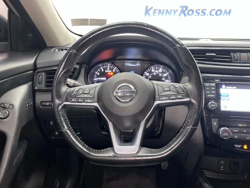 Used 2017 Silver Nissan SL image 24