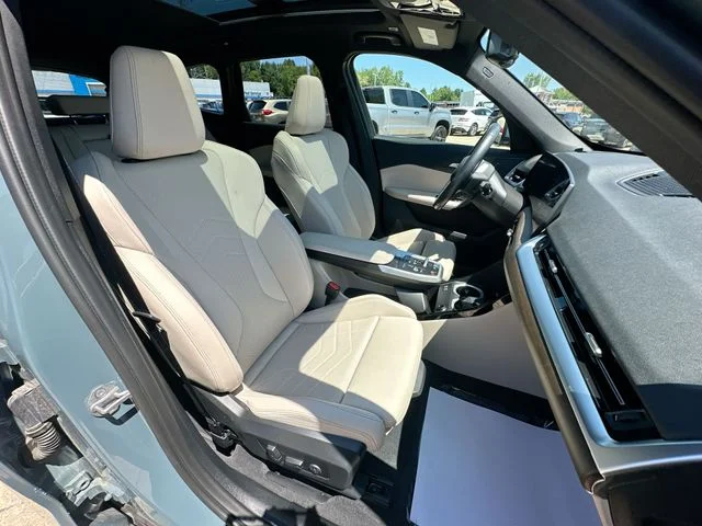 Used 2023 Green BMW xDrive28i image 31