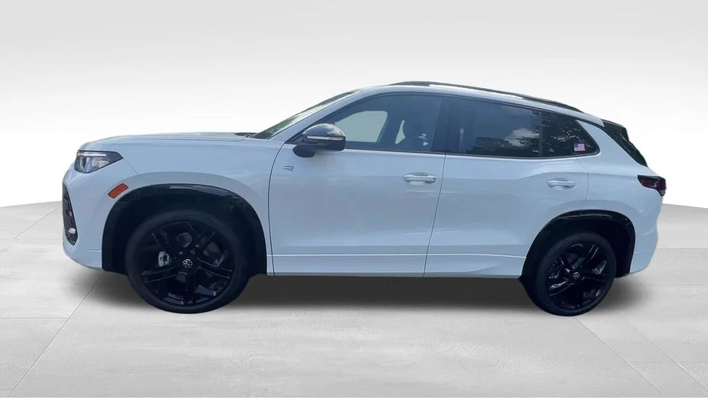 New 2026 White Pearl Volkswagen SE R-Line Black image 9