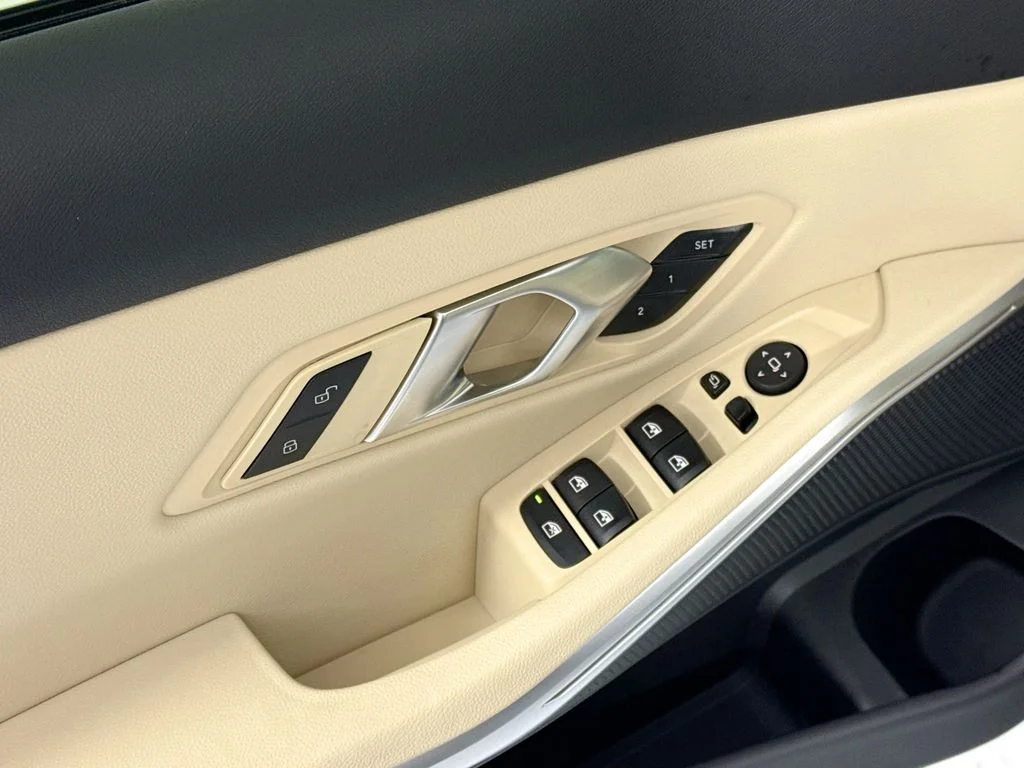 2025 BMW 3 Series 330i - Photo 24