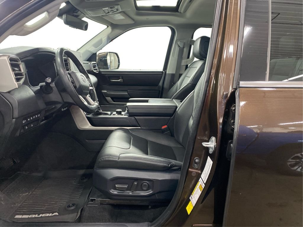 2023 Toyota Sequoia SR5 - Photo 7