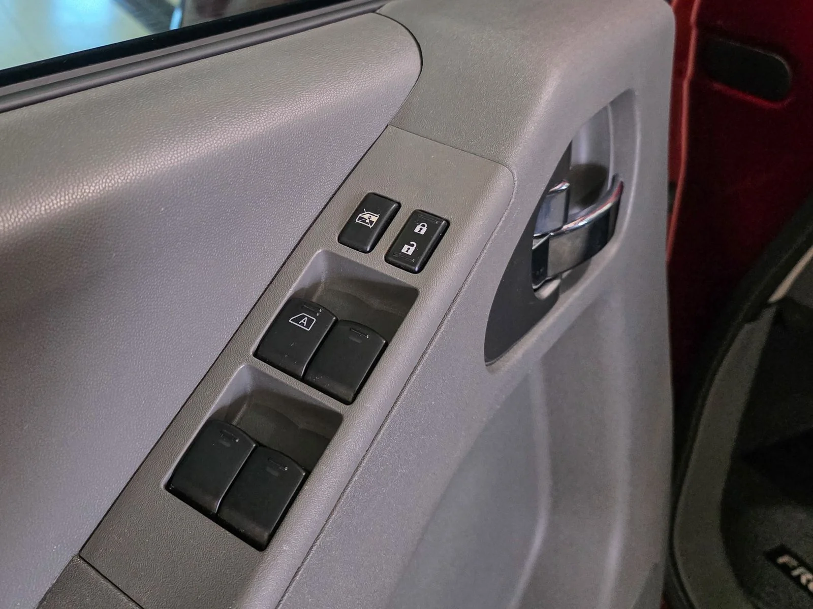 Used 2020 Red Nissan SV image 18
