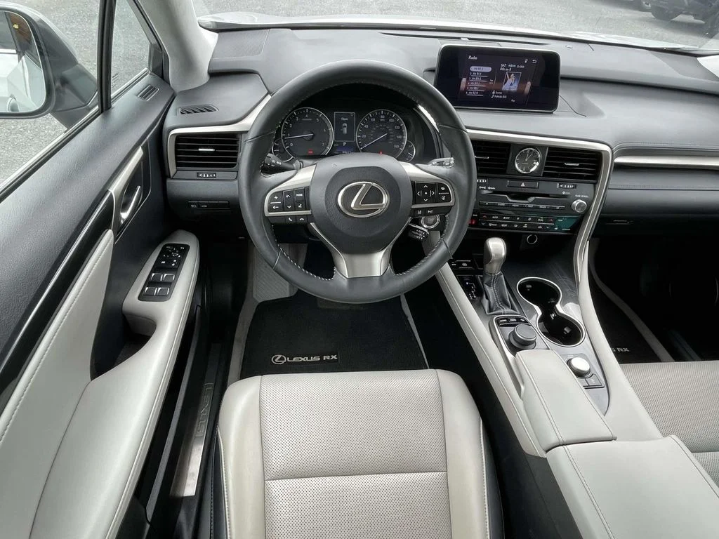 Used 2019 Silver Lining Metallic Lexus Base image 12