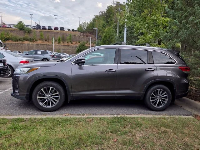 Used 2019 Gray Toyota XLE image 2