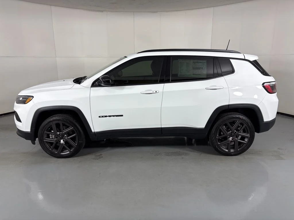 New 2026 White Jeep Latitude image 5