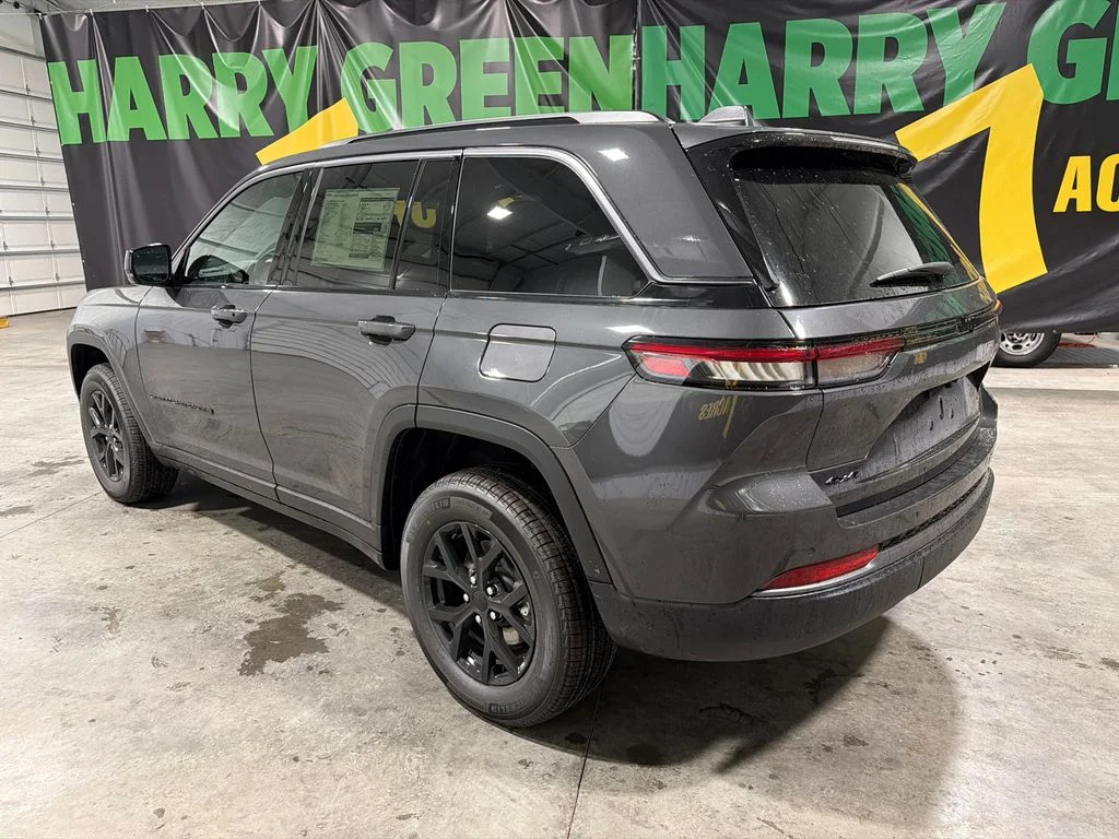 New 2026 Baltic Gray Metallic Clear-Coat Exterior Paint Jeep Laredo Altitude image 5