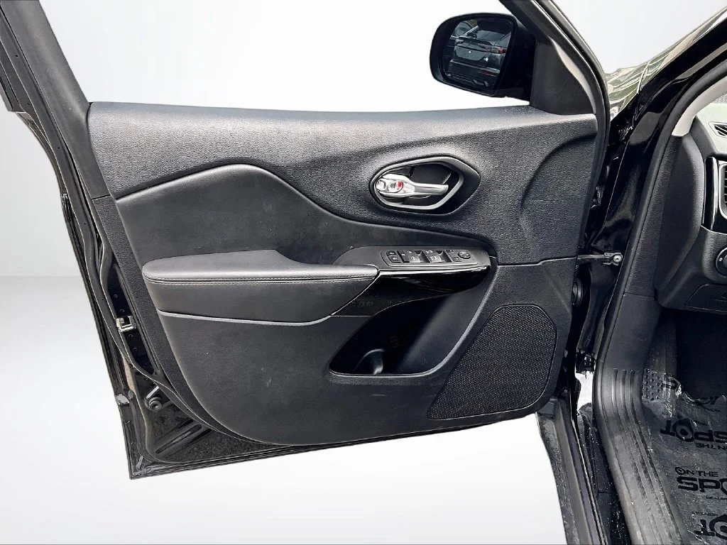Used 2023 Black Jeep Altitude image 23