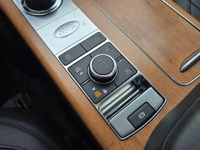 Used 2019 British Racing Green Land Rover 5.0L V8 Supercharged image 31