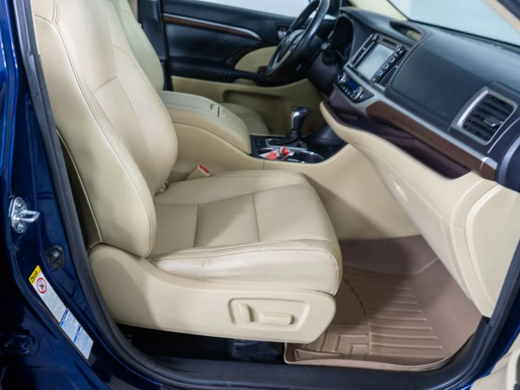 Used 2015 Blue Toyota Limited Platinum V6 image 8