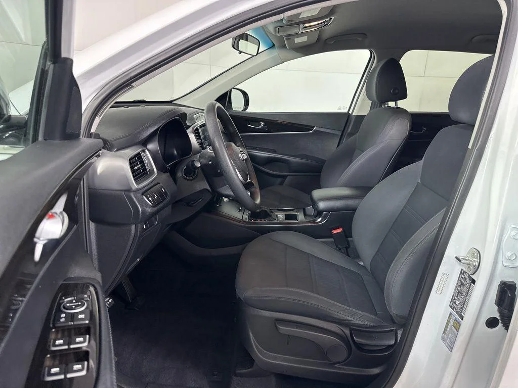 Used 2020 Snow White Pearl Kia LX image 22