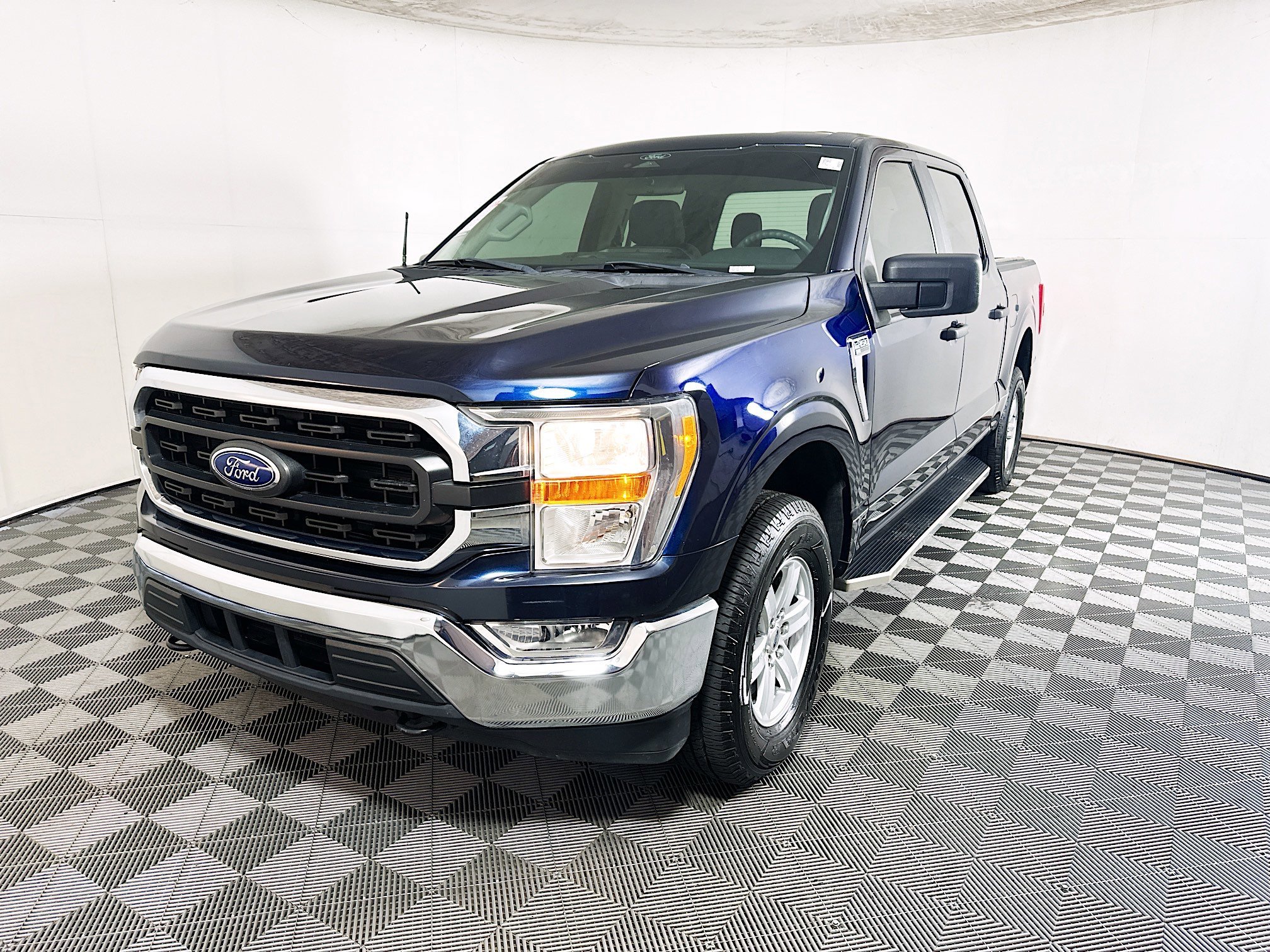 Used 2022 Blue Metallic Ford XLT image 7
