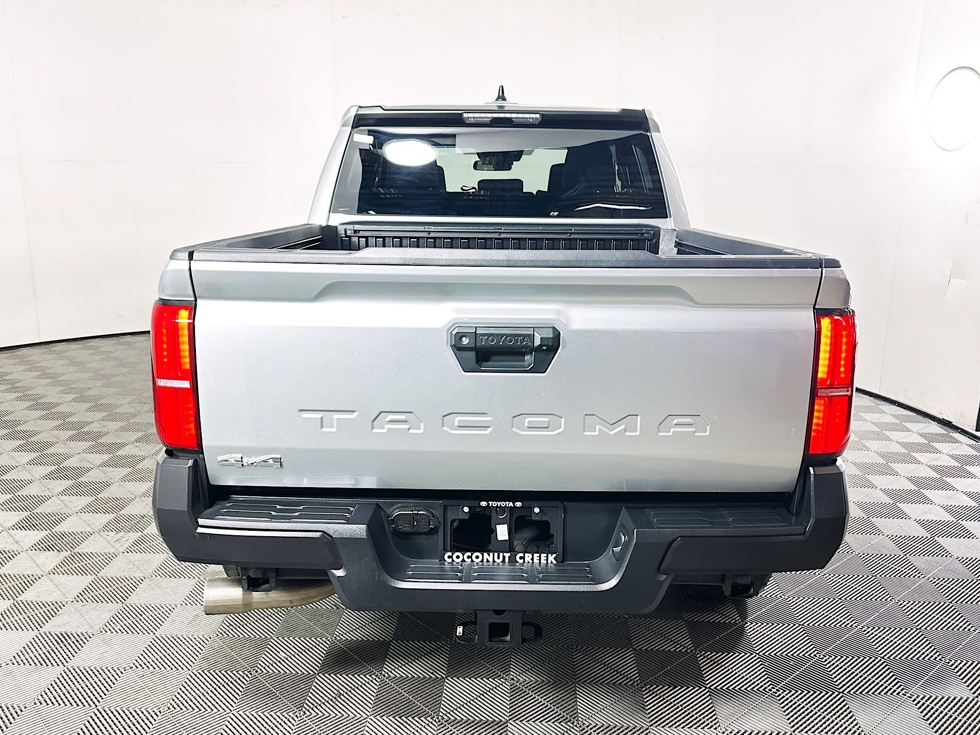 2024 Toyota Tacoma thumbnail 6