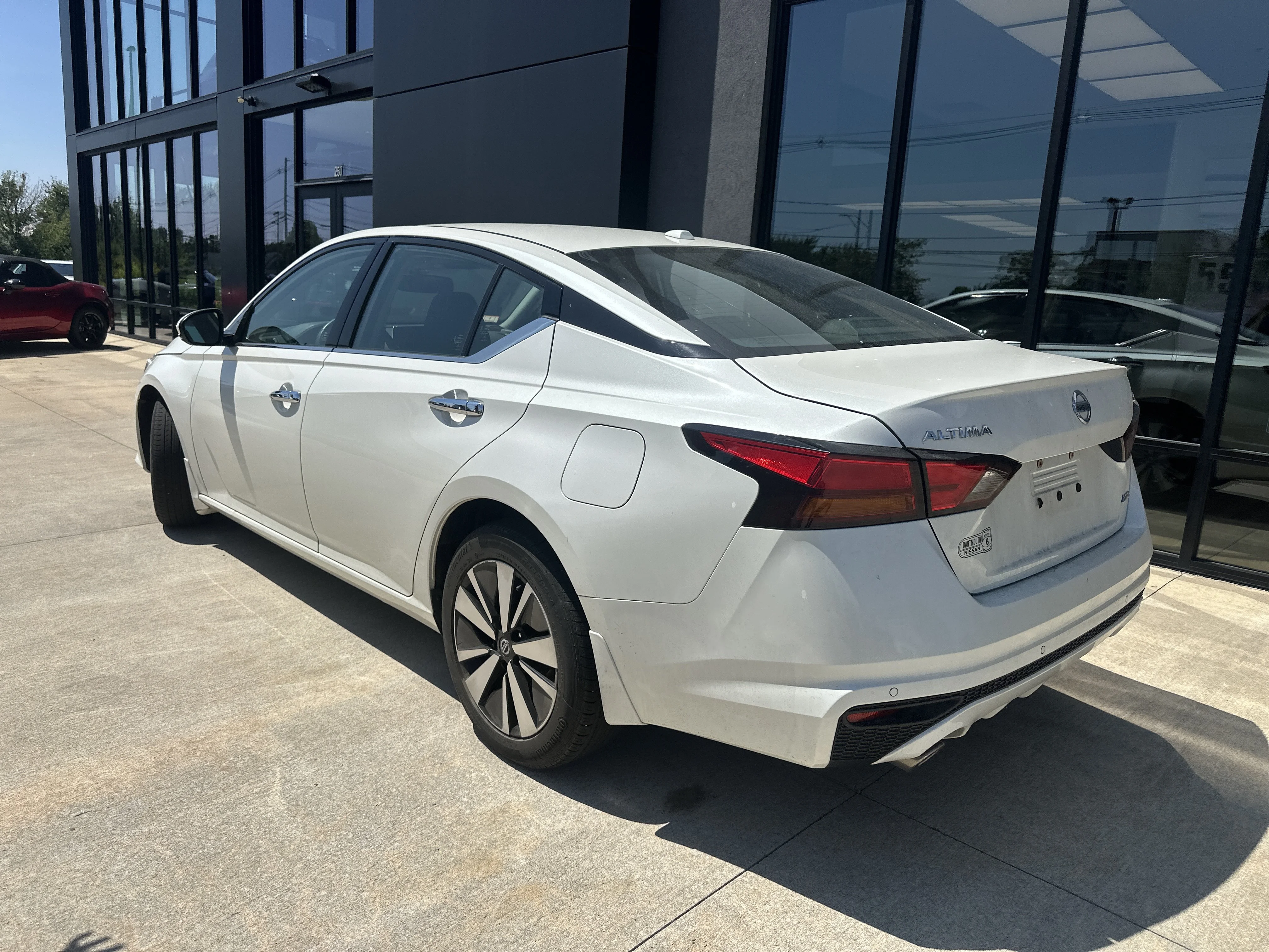 Used 2019 Pearl White Tricoat Nissan 2.5 SV image 5