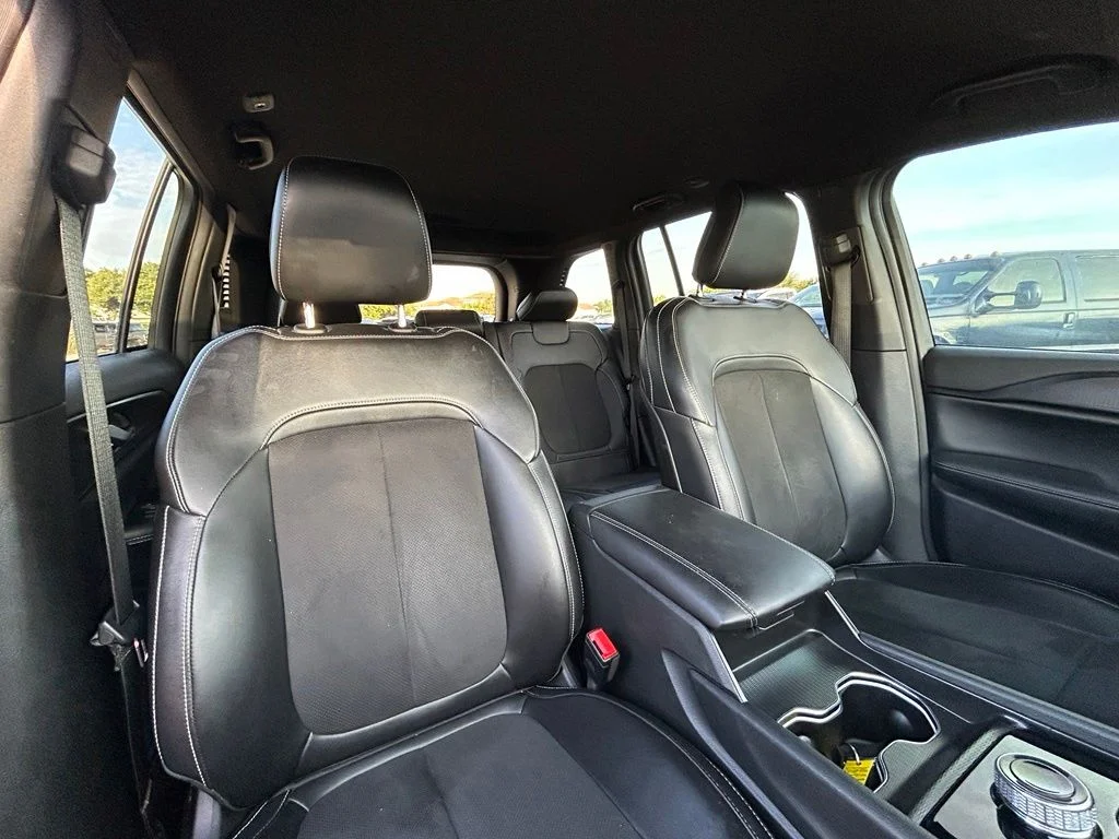 Certified Used 2024 Diamond Black Jeep Altitude image 27