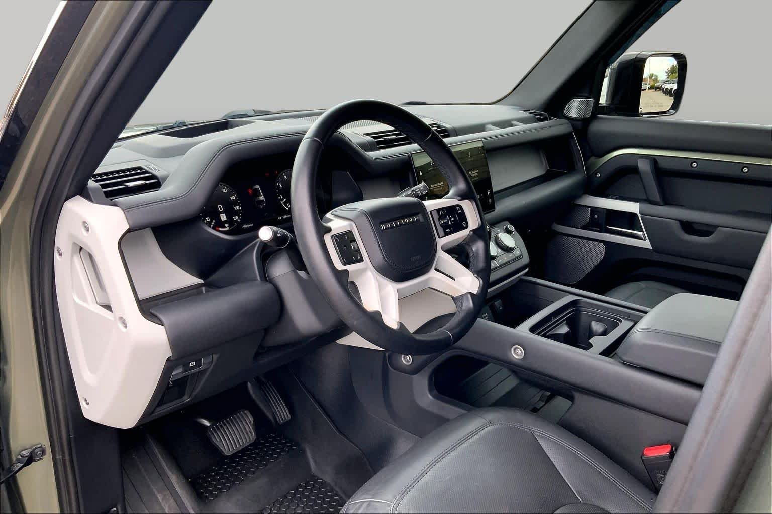 Used 2023 Pangea Green Metallic Land Rover S image 16