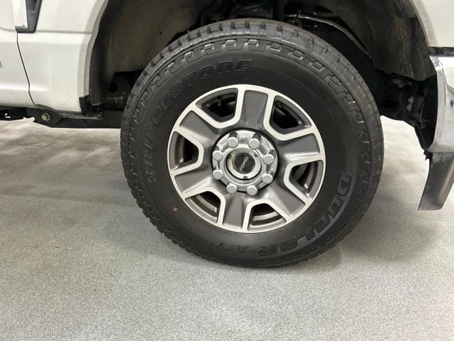 Used 2025 Gray Ford Lariat image 28