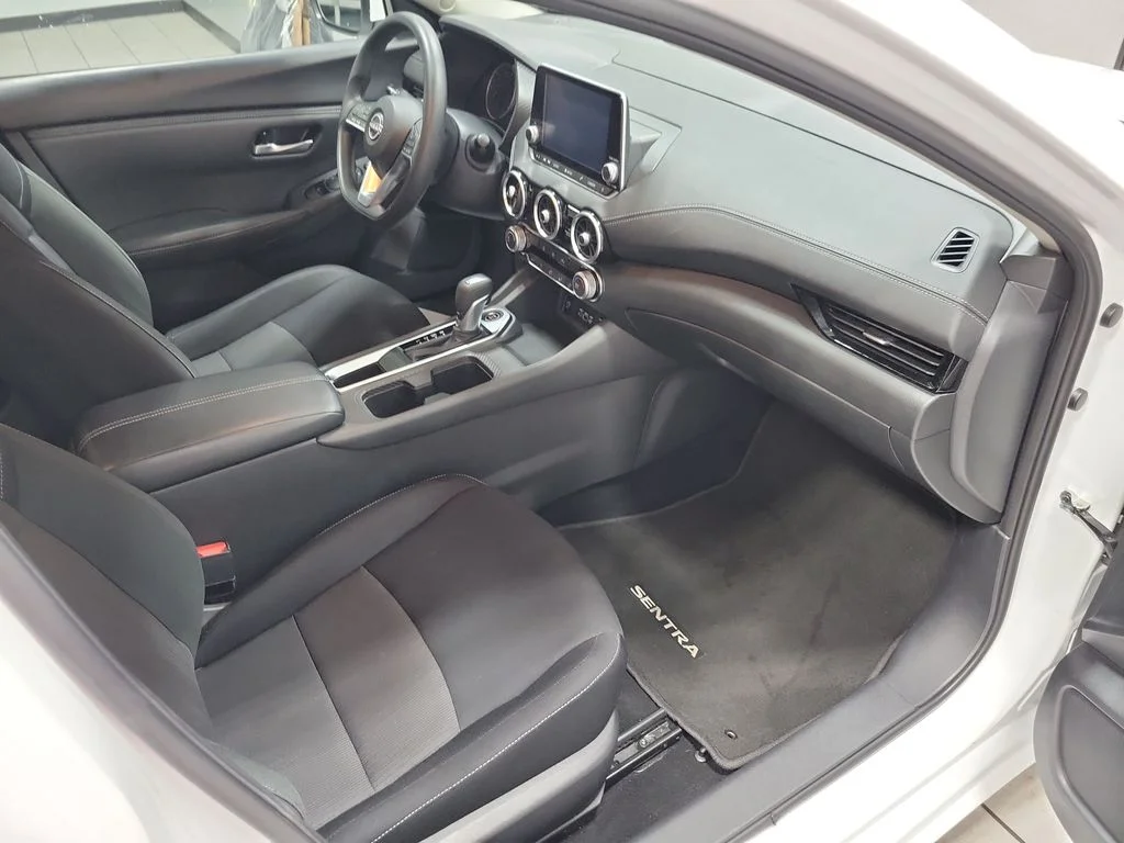 Used 2025 White Nissan SV image 21
