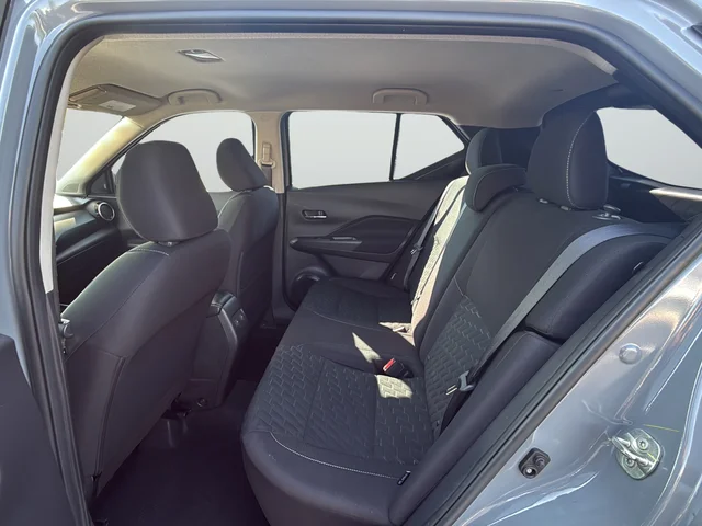 Used 2022 Gray Nissan SV image 27