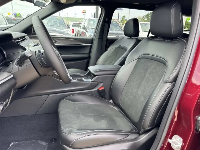 New 2026 Velvet Red Pearl-Coat Exterior Paint Jeep Altitude image 16