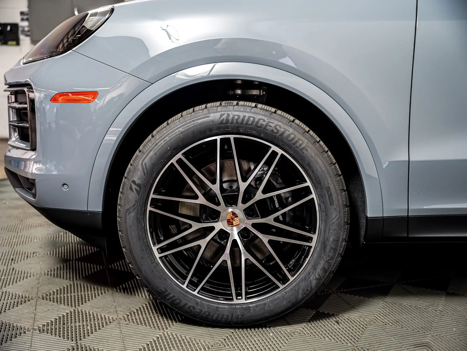 New 2026 ARCTIC GREY Porsche Coupe image 14