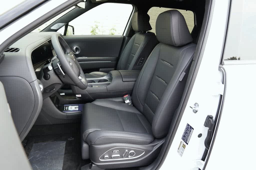 Used 2026 Creamy White Pearl Hyundai Calligraphy image 8