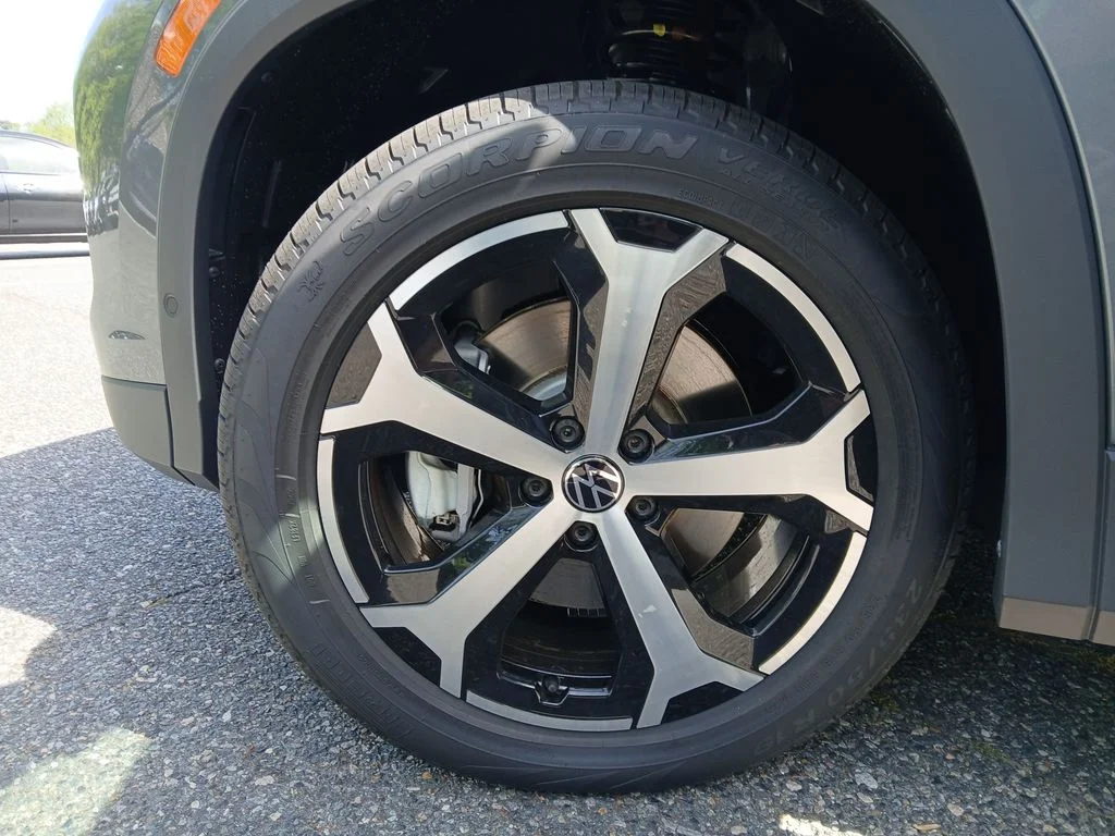 New 2026 Silver Volkswagen 2.0T SE image 26