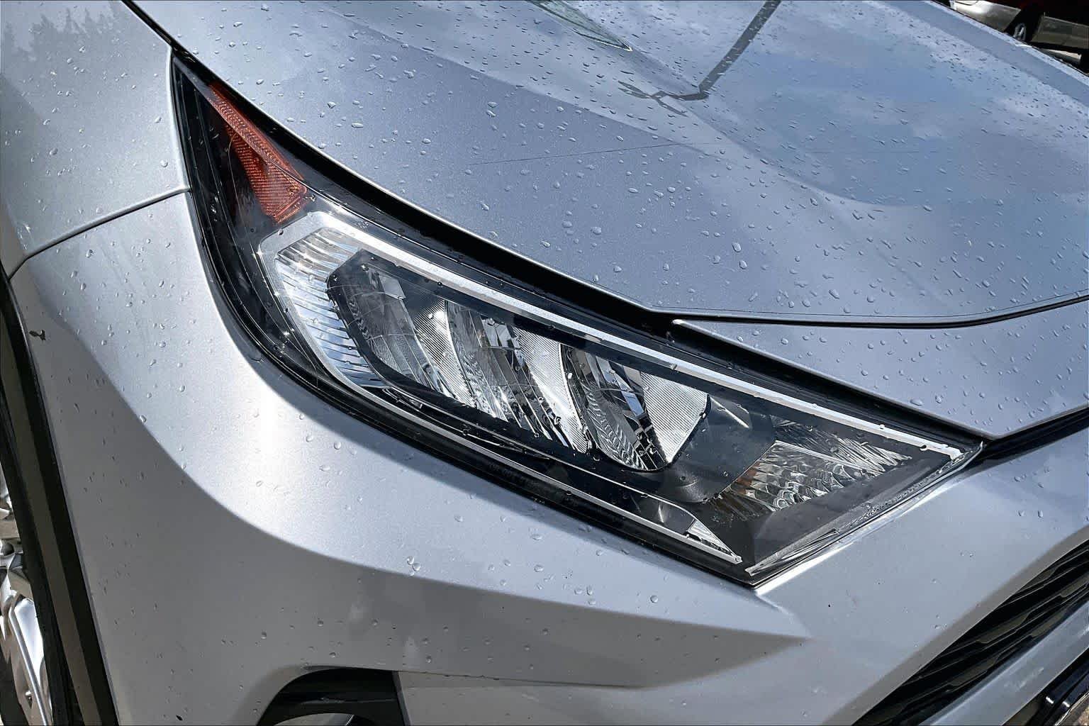 Used 2021 Silver Sky Metallic Toyota XLE Premium image 25