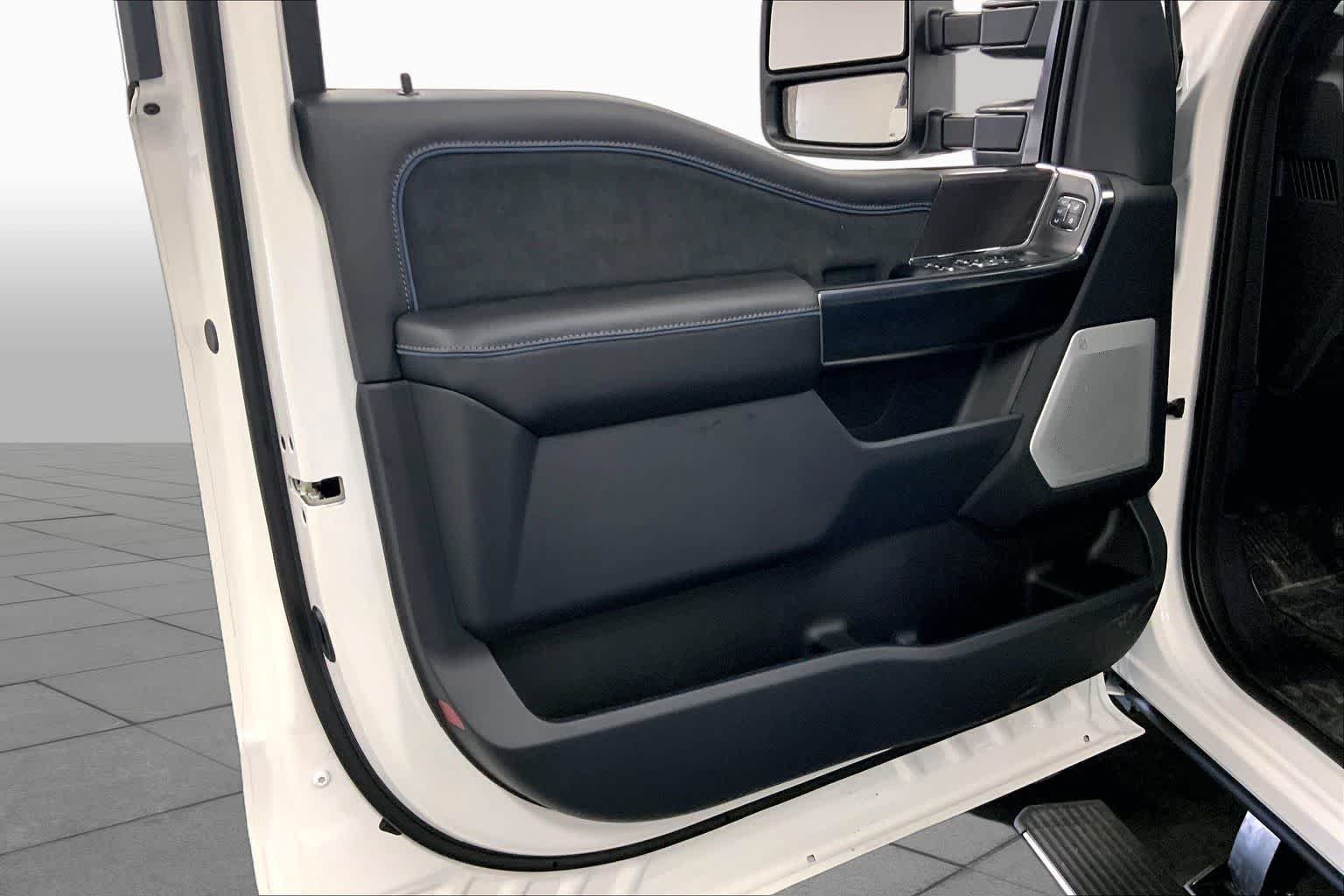New 2026 Star White Metallic Tri-Coat Ford F-350® Platinum® image 10
