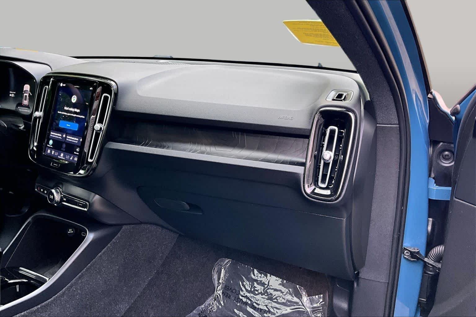 Used 2023 Fjord Blue Metallic Volvo Ultimate image 17