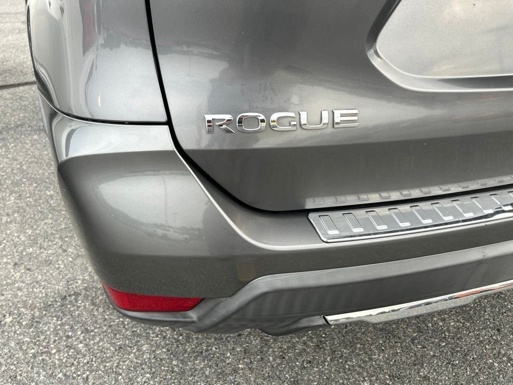 Used 2017 Gray Nissan S image 10