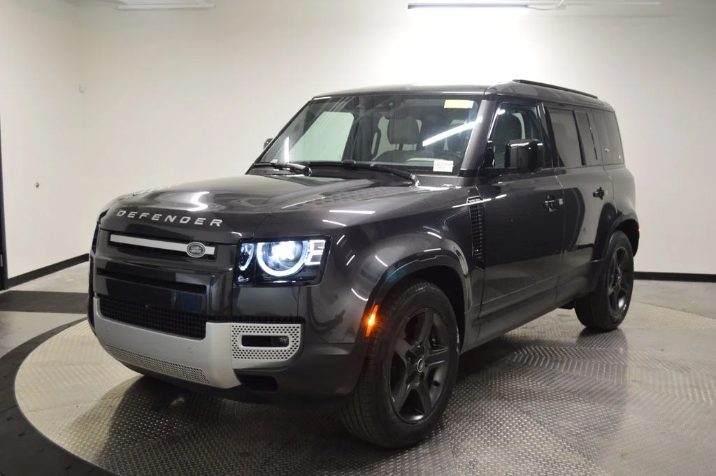 2022 Land Rover Defender SE's photo