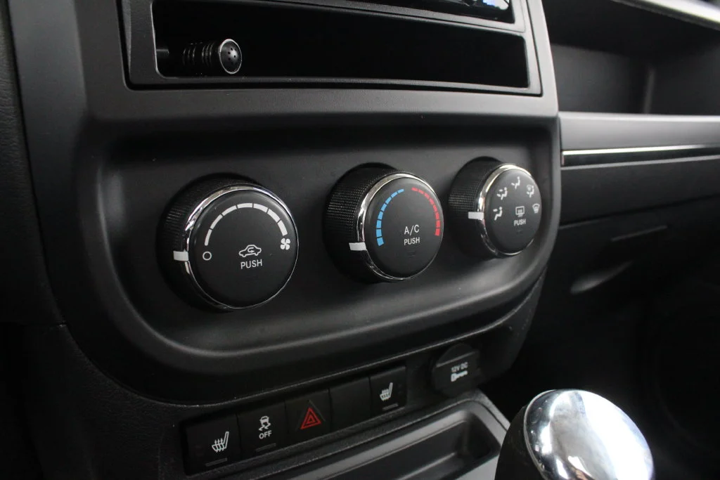 Used 2016 Black Jeep High Altitude image 15