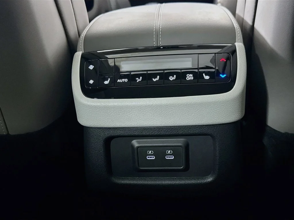 Certified Used 2027 White INFINITI LUXE image 34