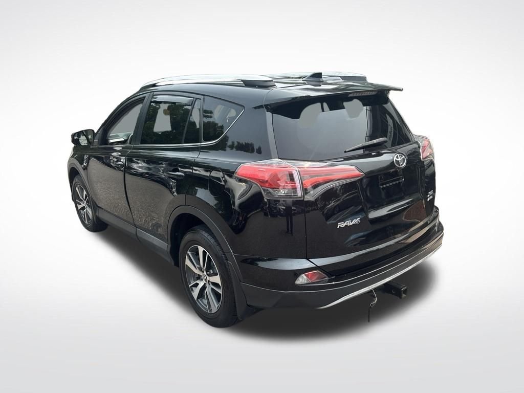 Used 2016 Black Toyota XLE image 9