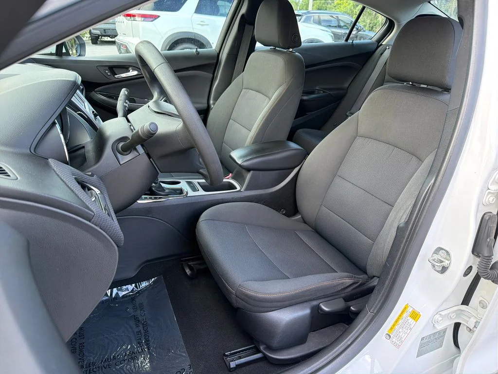 2018 Chevrolet Cruze LS - Photo 25