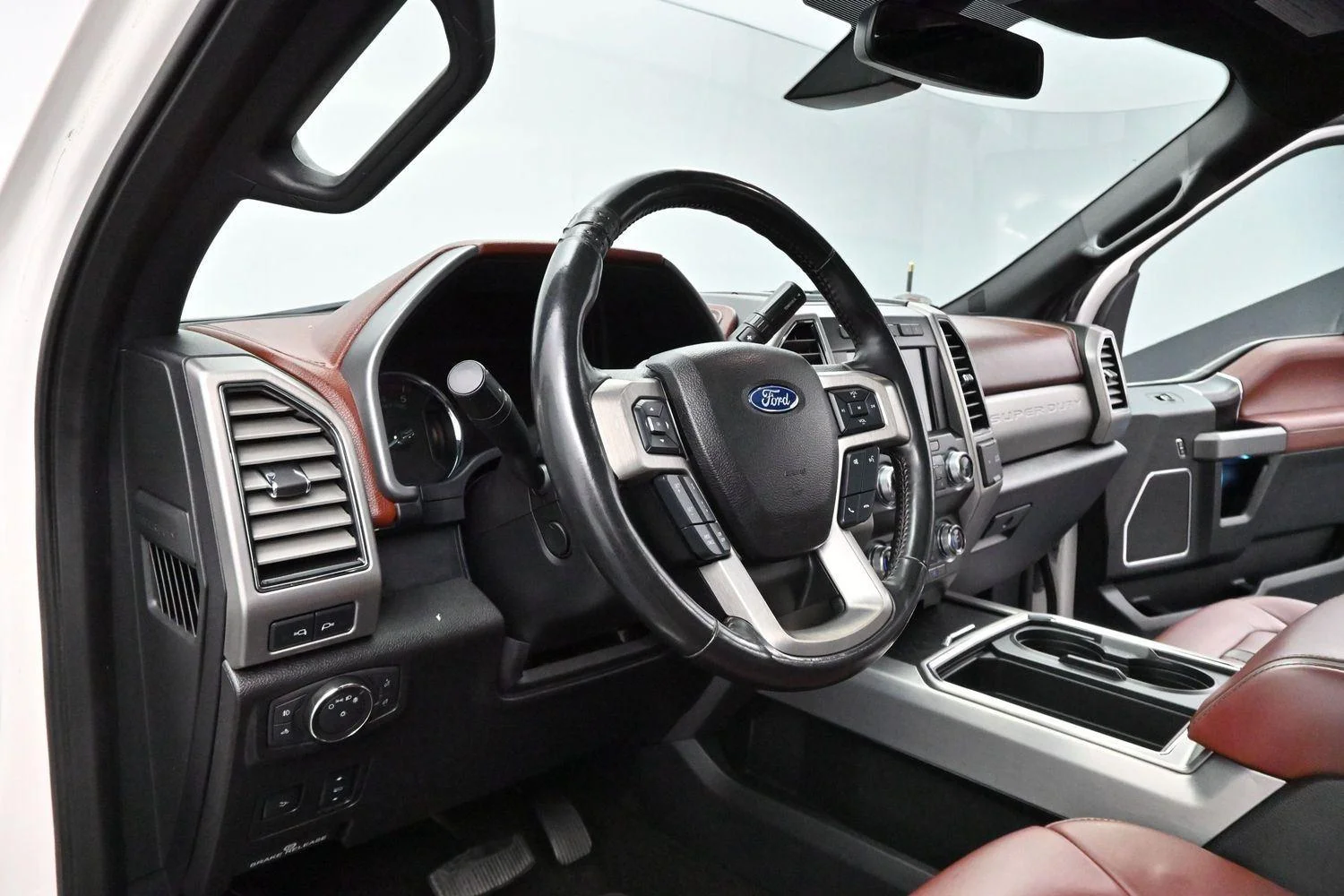 Used 2019 White Platinum Metallic Tri-Coat Ford Platinum image 13