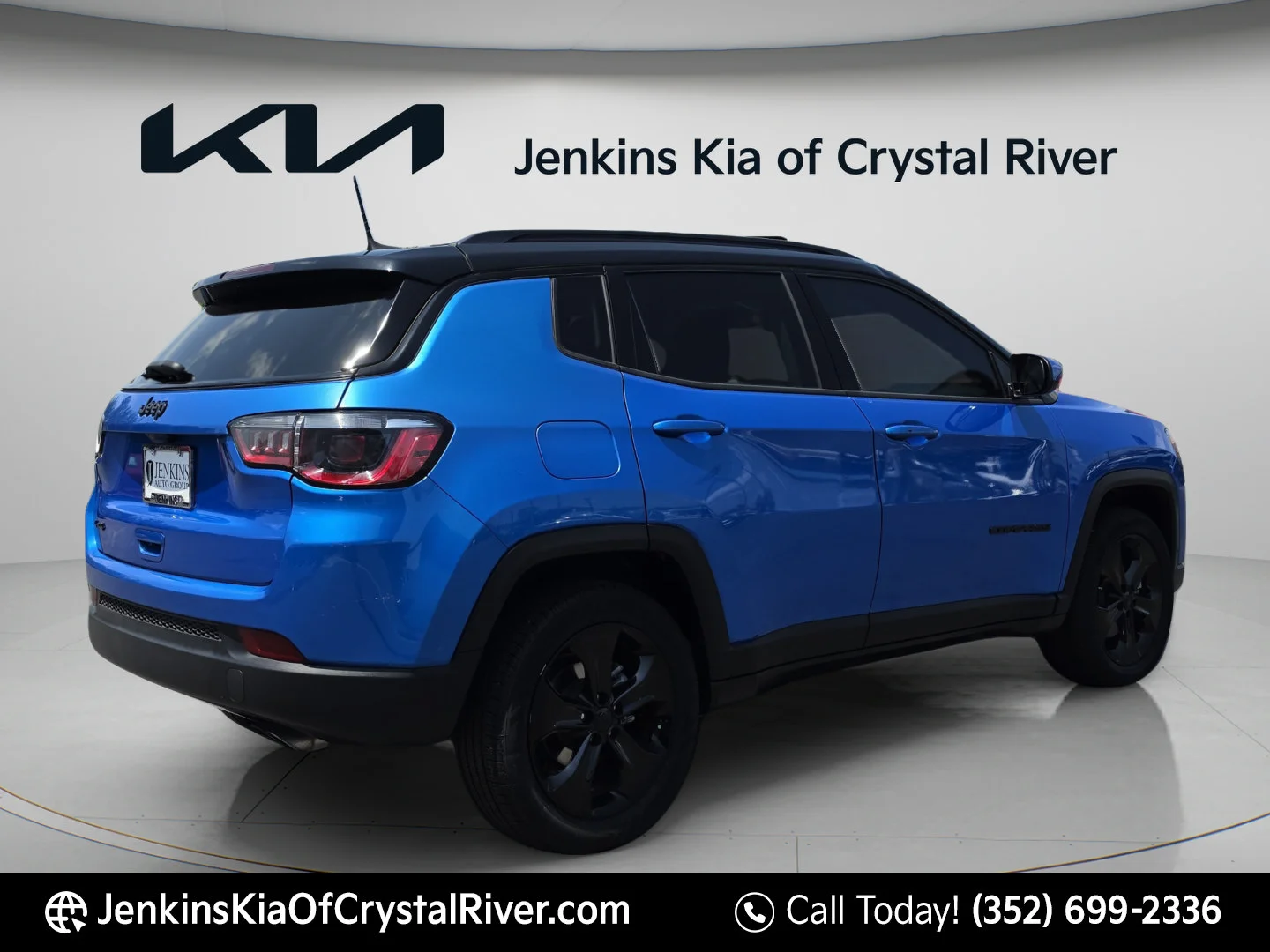 Used 2021 Laser Blue Pearlcoat Jeep Altitude image 4