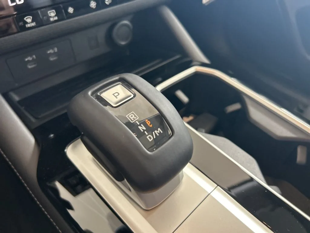 New 2026 Silver Mitsubishi SE 1.5T 2WD image 8
