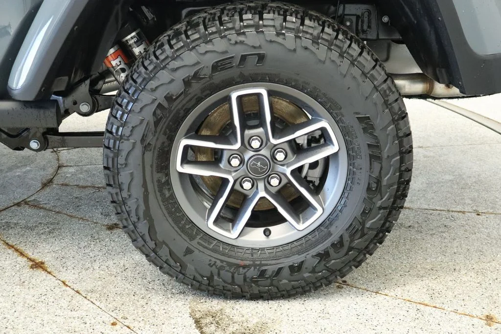 New 2026 Anvil Clear-Coat Exterior Paint Jeep Mojave X image 18