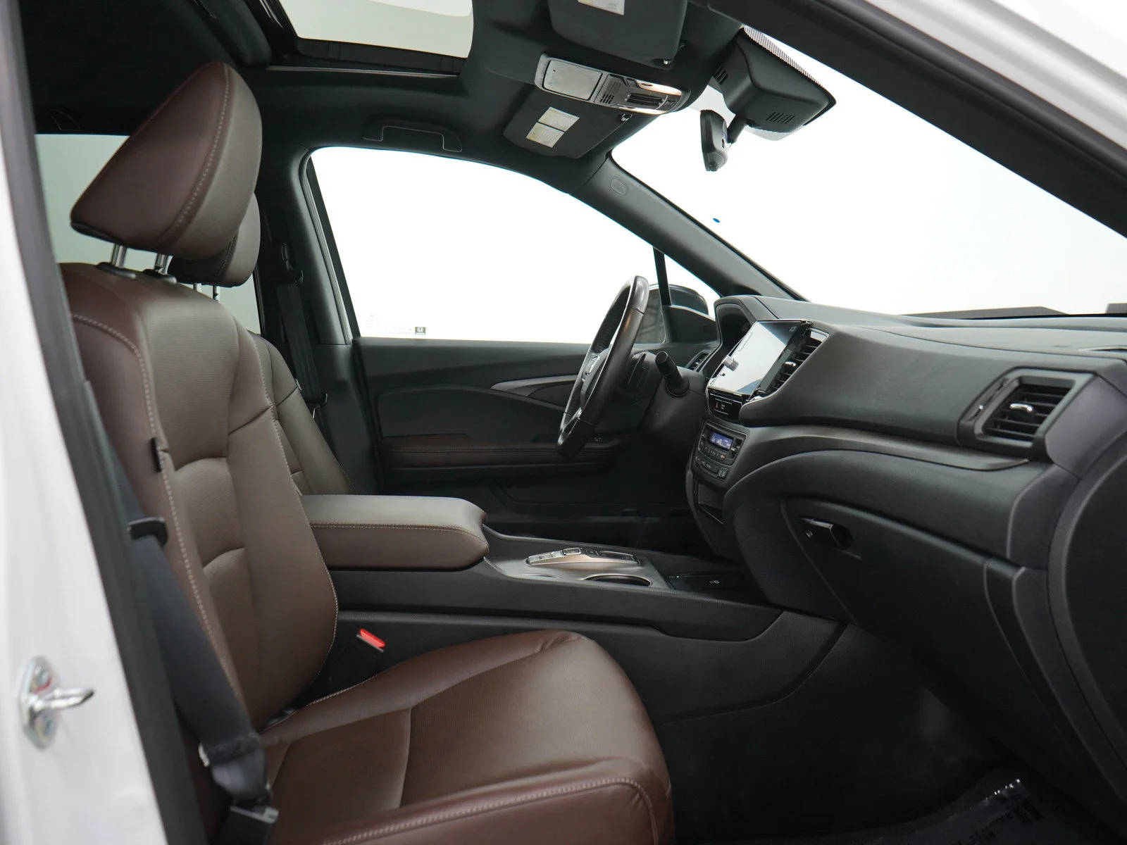 Used 2025 White Honda ridgeline image 13