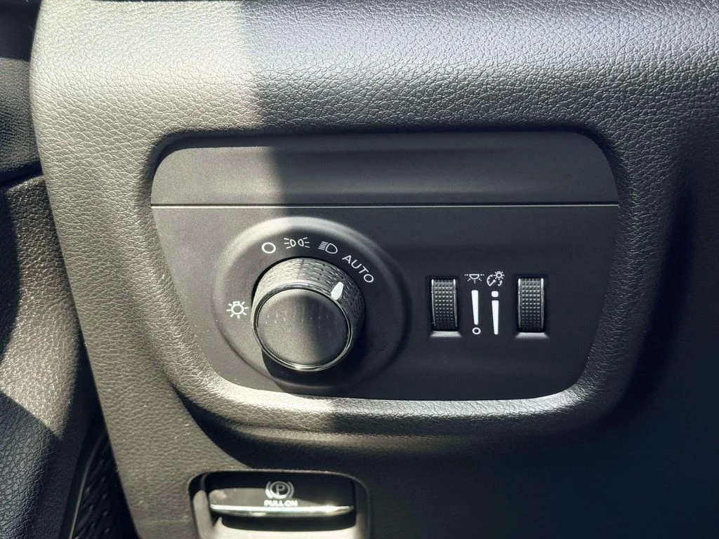 Used 2024 Gray Jeep Laredo image 19