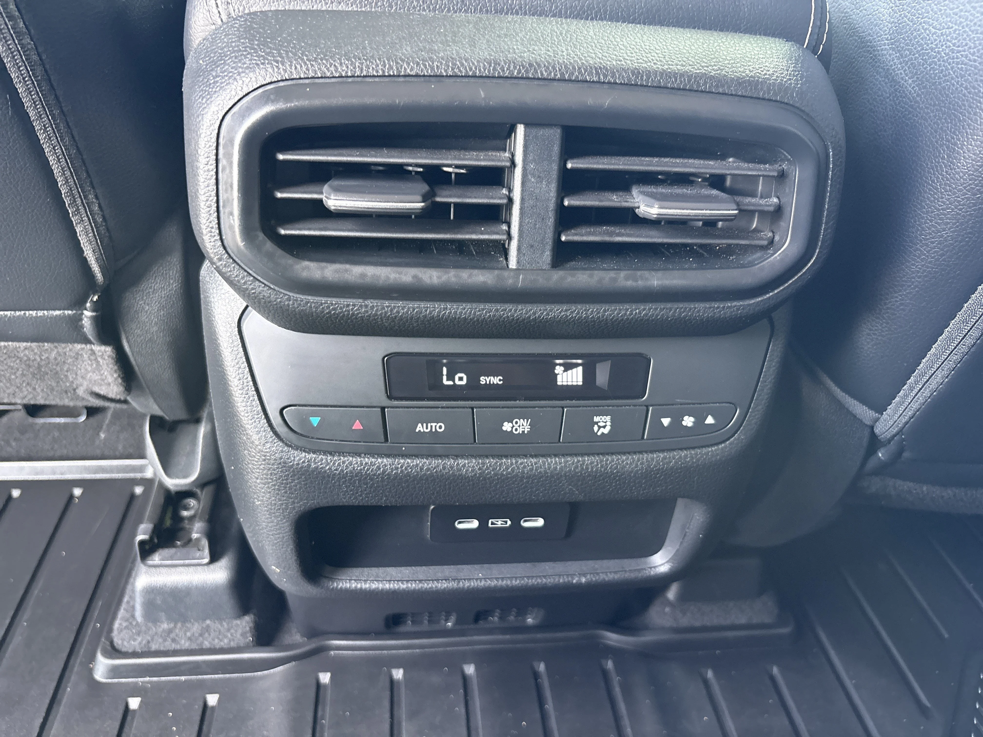 Used 2024 Sonic Gray Pearl Honda Touring image 18