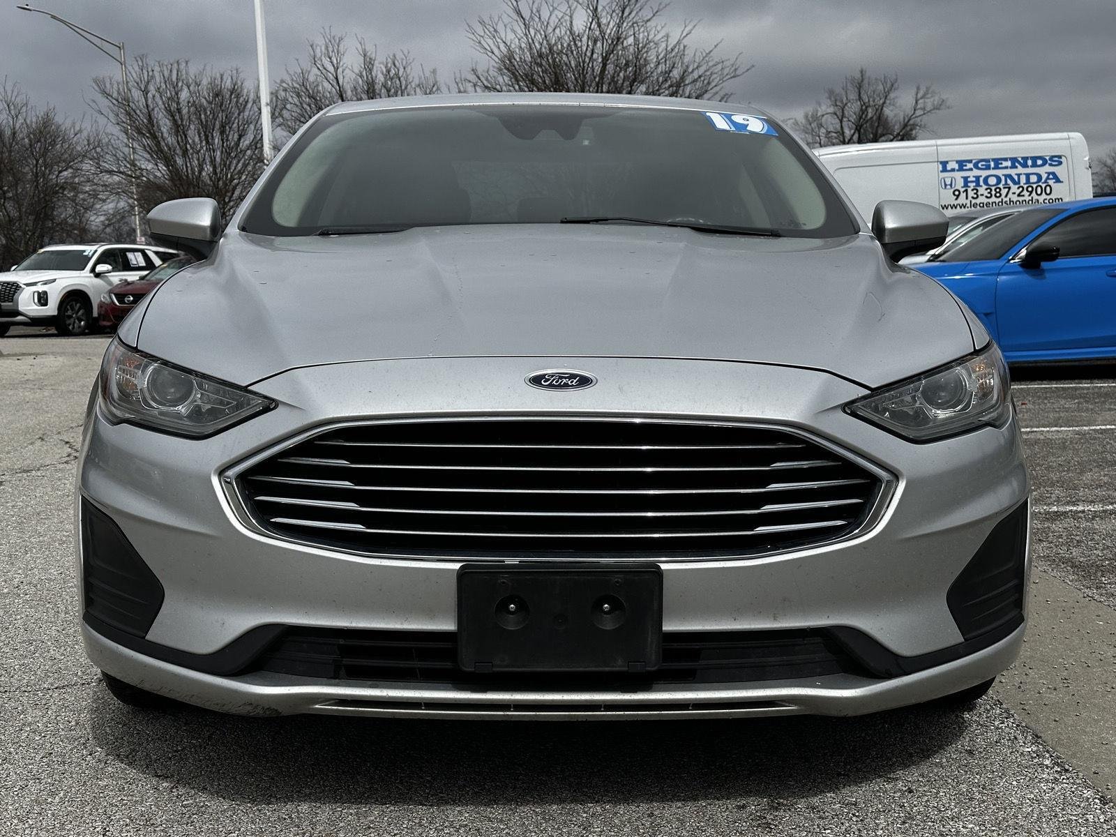 Used 2019 Ford Fusion Hybrid SE with VIN 3FA6P0LU6KR204735 for sale in Kansas City