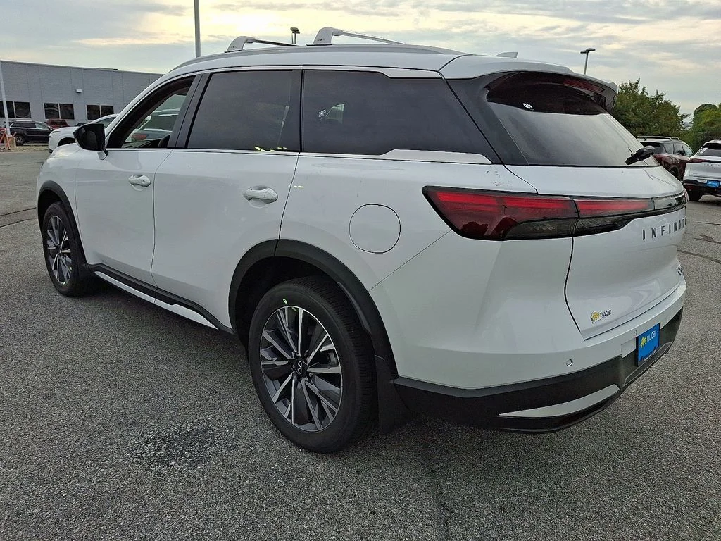 New 2026 White INFINITI LUXE image 3