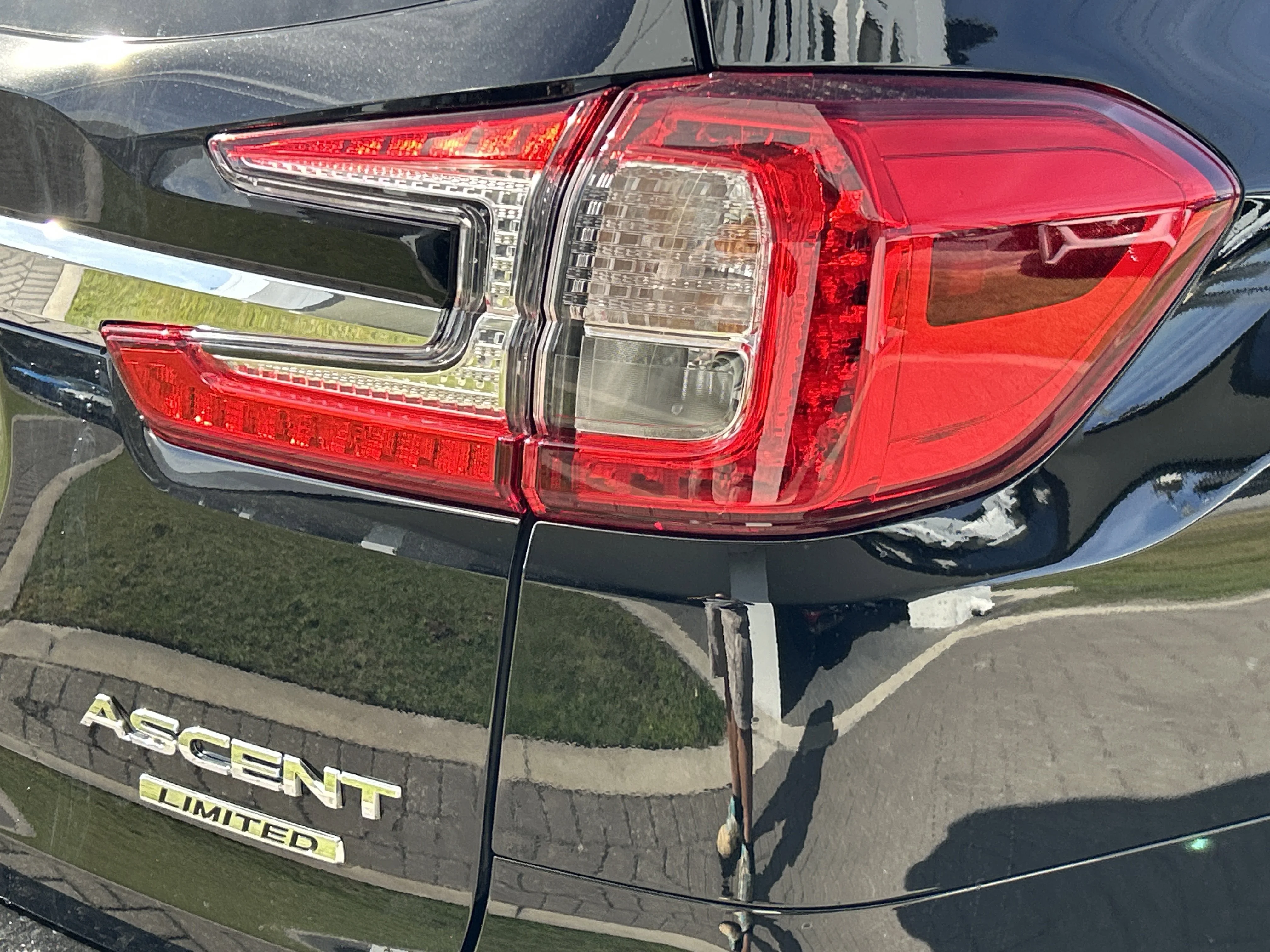2026 Subaru Ascent Limited - Photo 9