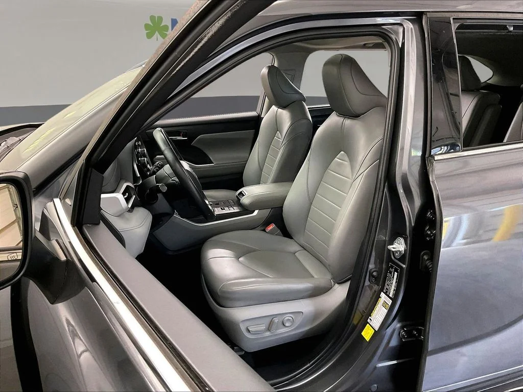 Used 2022 Gray Toyota XLE image 29