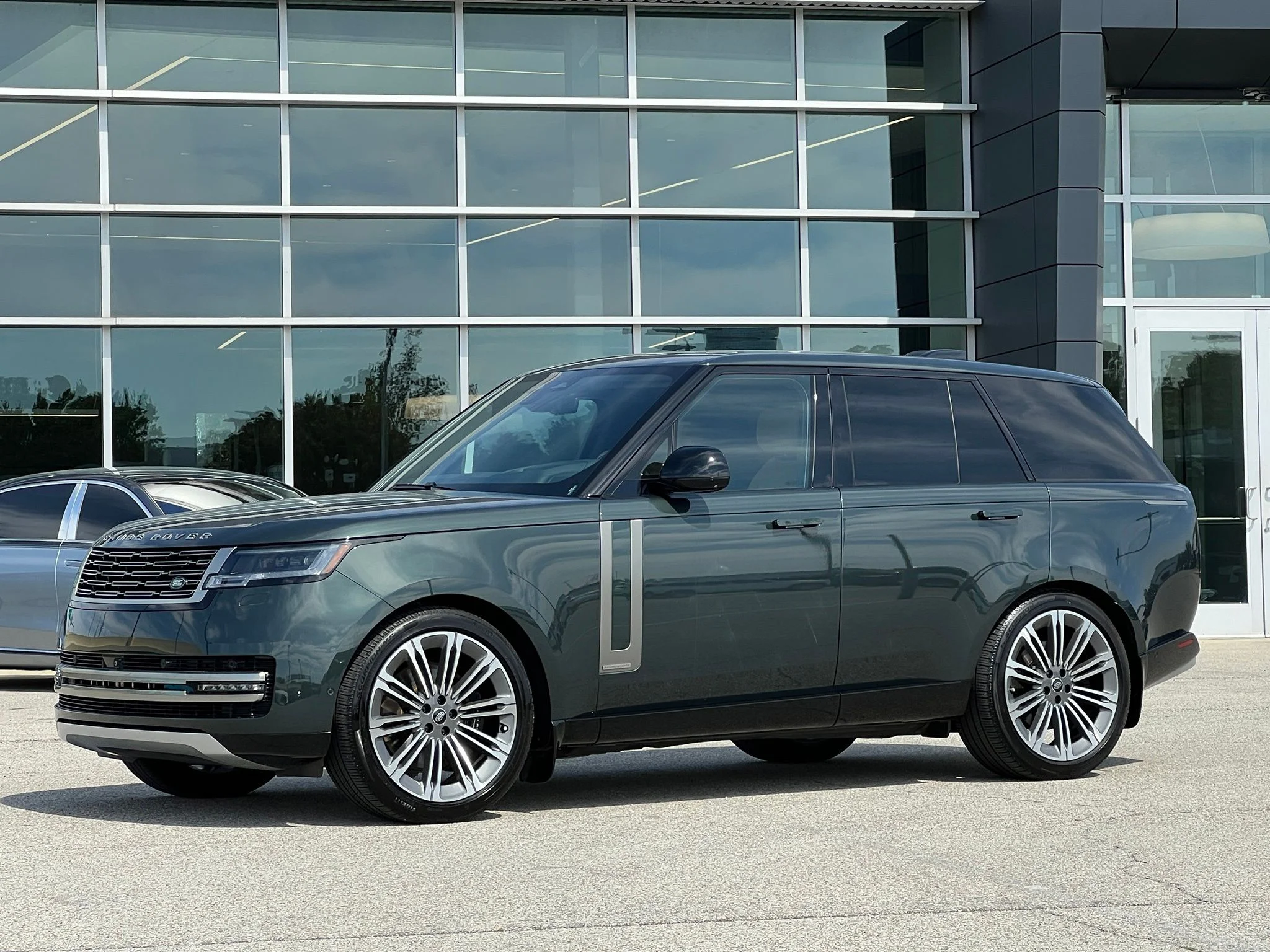 Used 2025  Land Rover Autobiography image 6