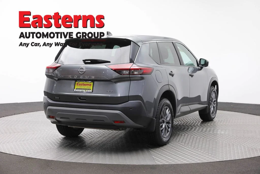 Used 2023 Gray Nissan S image 5